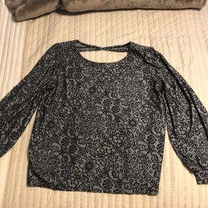 Black xl flocked print blouse for casual or dressy occasions